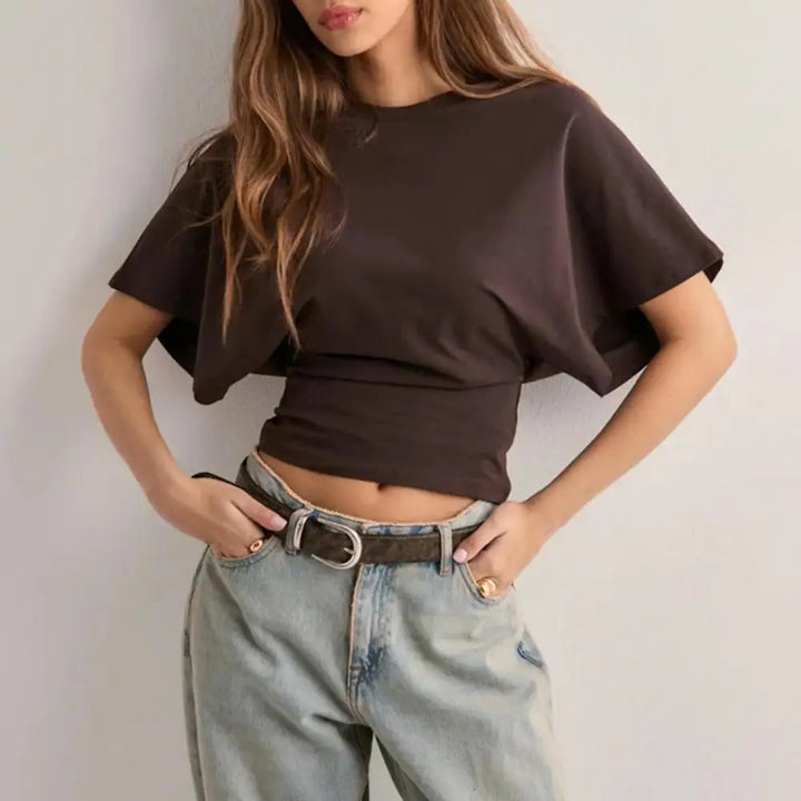 Ella – Den Perfekte T-shirt med Elegant Twist