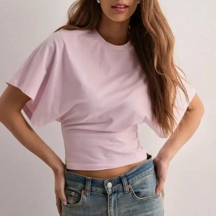 Ella – Den Perfekte T-shirt med Elegant Twist